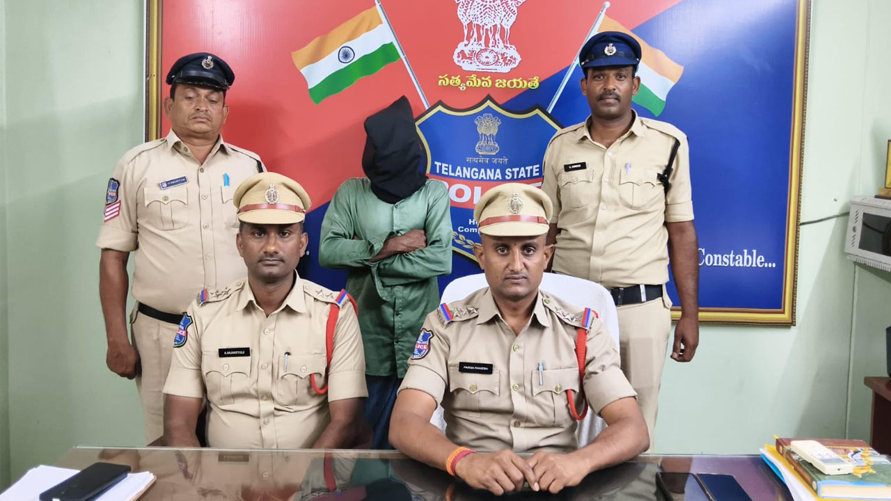 Cannabis Plants | ఇంటి ఆవరణలో గంజాయి మొక్కల పెంపకం.. యజమాని అరెస్ట్‌