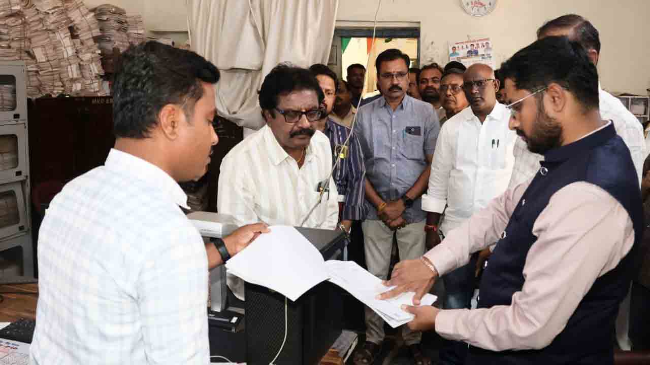 కలెక్టర్ దూకుడు..!