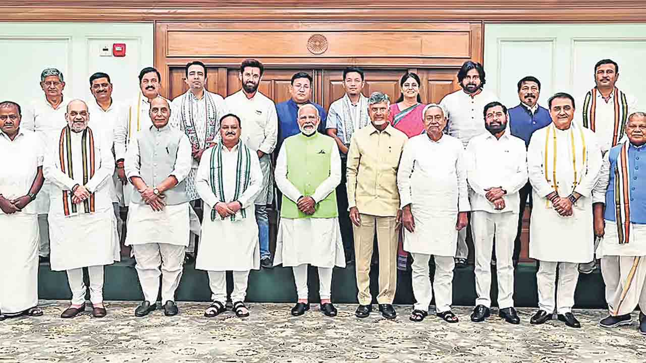 రాజ్యాంగ సవరణ బిల్లులు గట్టెక్కేనా?.. ఉభయ సభల్లో మెజారిటీకి ఎన్డీయే దూరం