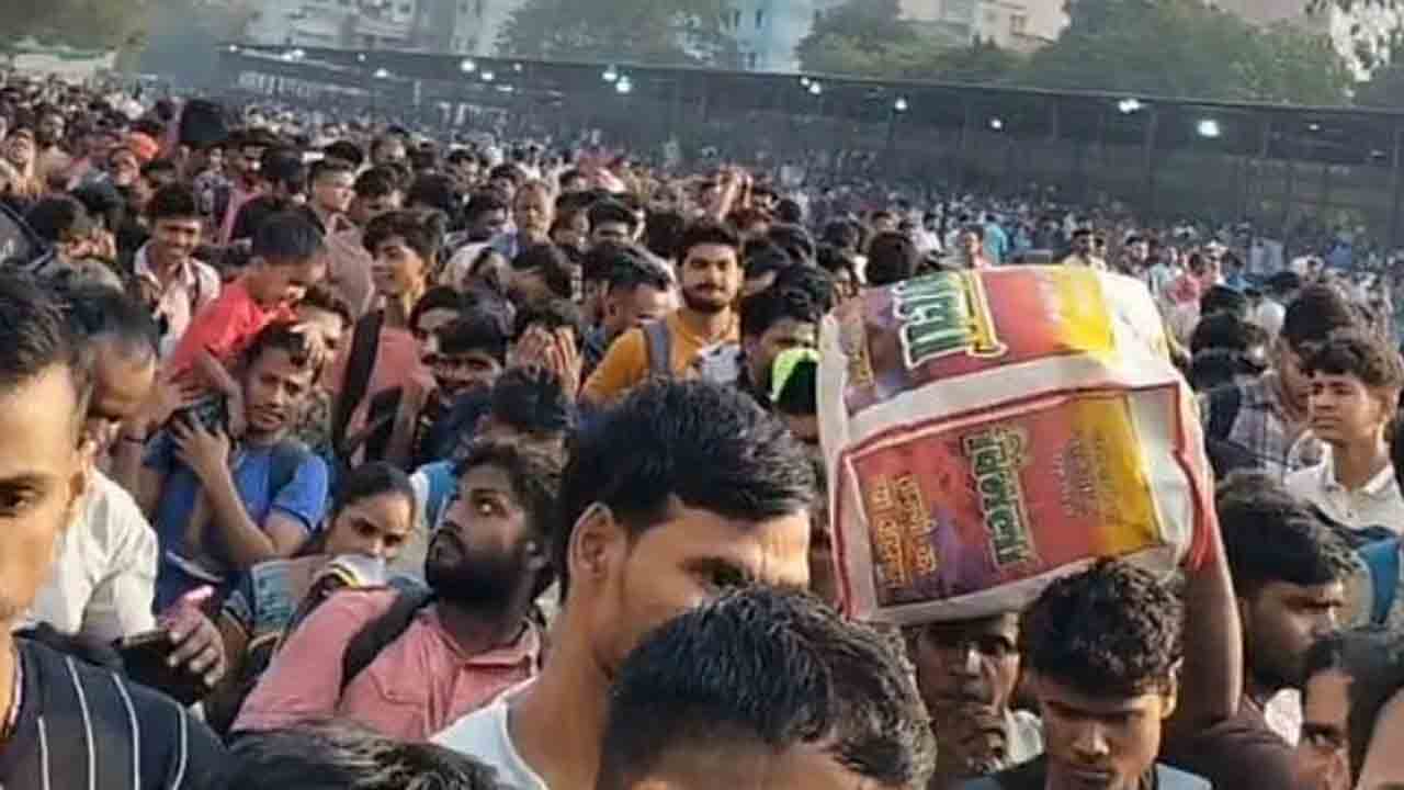 Crowd surge at Surat station | సొంత రాష్ట్రాలకు వలస కార్మికులు.. సూరత్‌ స్టేషన్‌లో తొక్కిసలాట వంటి పరిస్థితి