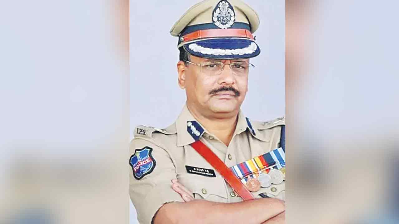 పోలీసులూ.. అవినీతికి దూరంగా ఉండండి!