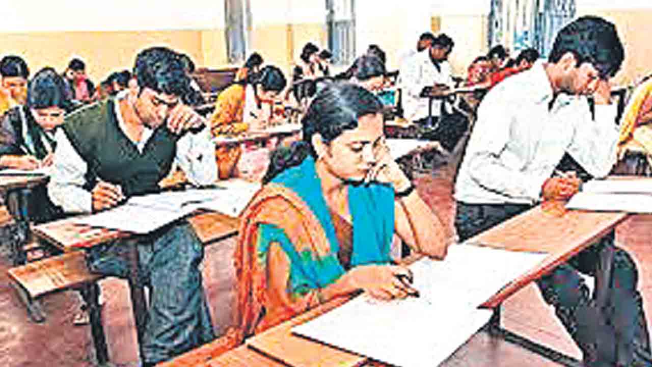 డీఎస్సీ ఇంకెప్పుడు?.. మండిపడుతున్న నిరుద్యోగులు, జేఏసీ నేతలు