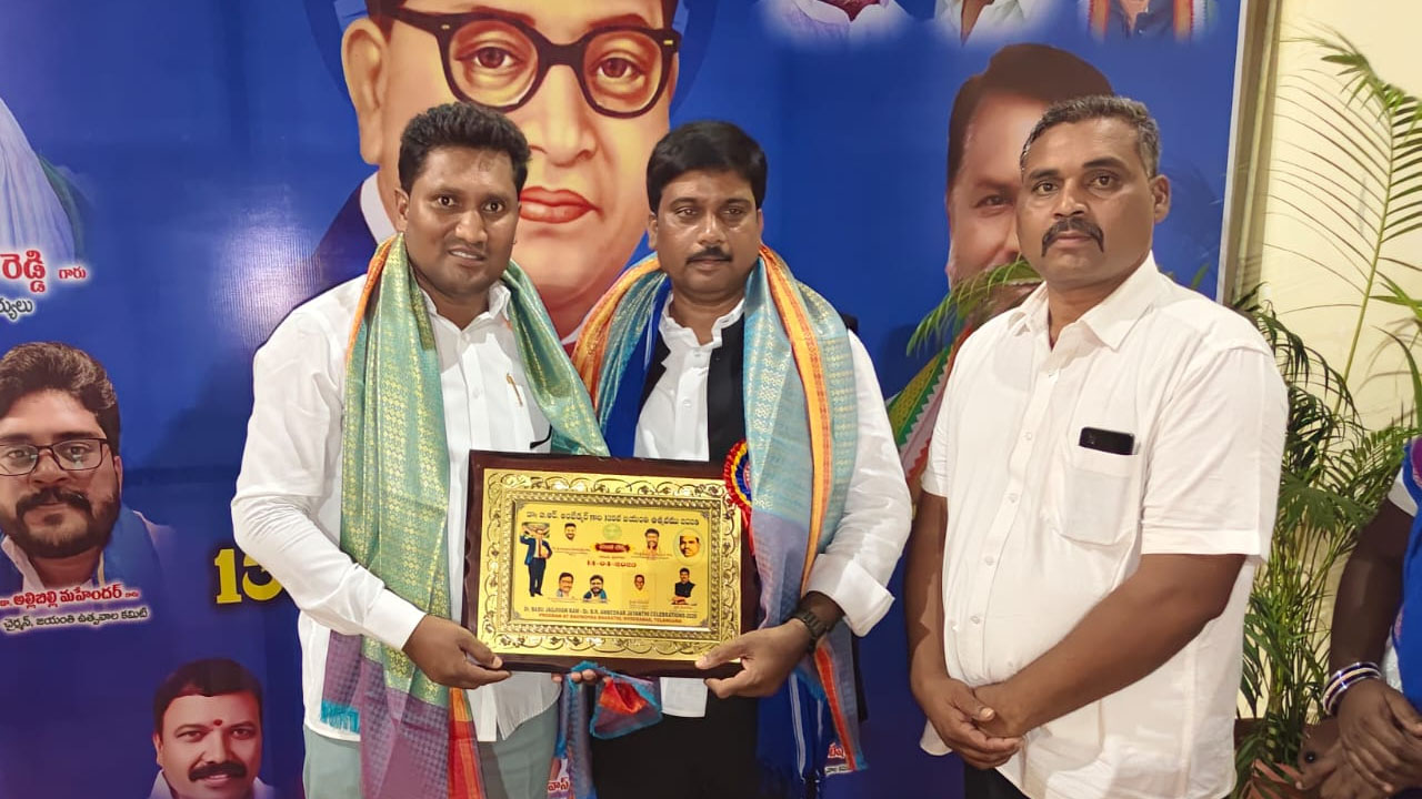 Dalit Ratna Award | అన్నాబావు సాఠే జిల్లా అధ్యక్షుడికి దళిత రత్న అవార్డు