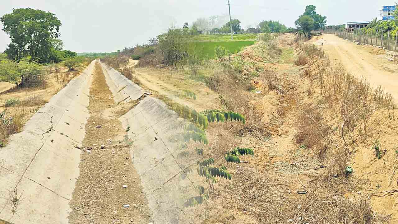 చిన్ననీటి వనరులపై సర్కార్‌ నిర్లక్ష్యం