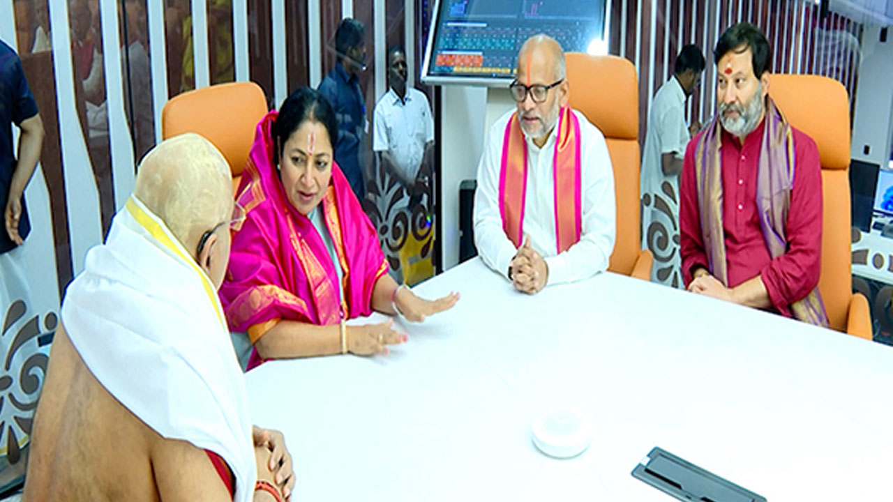 Delhi CM | తిరుమలలో శ్రీవారిని దర్శించుకున్న ఢిల్లీ ముఖ్యమంత్రి