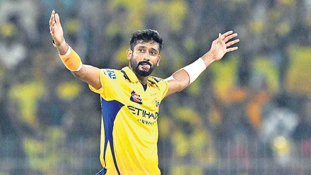 సీఎస్‌కేకు ఎదురుదెబ్బ.. గాయంతో టోర్నీ మొత్తానికి ఖలీల్‌ అహ్మద్‌ దూరం