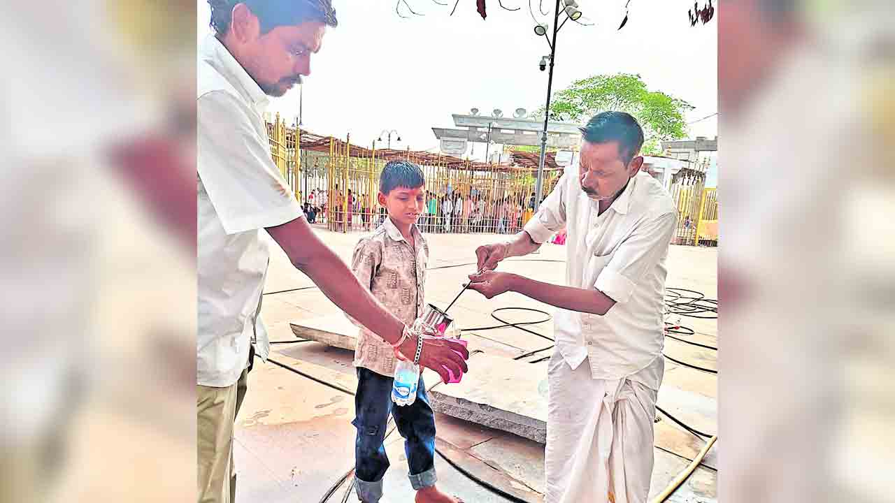 గద్దెల వద్ద తాగునీటి సౌకర్యం ఏర్పాటు