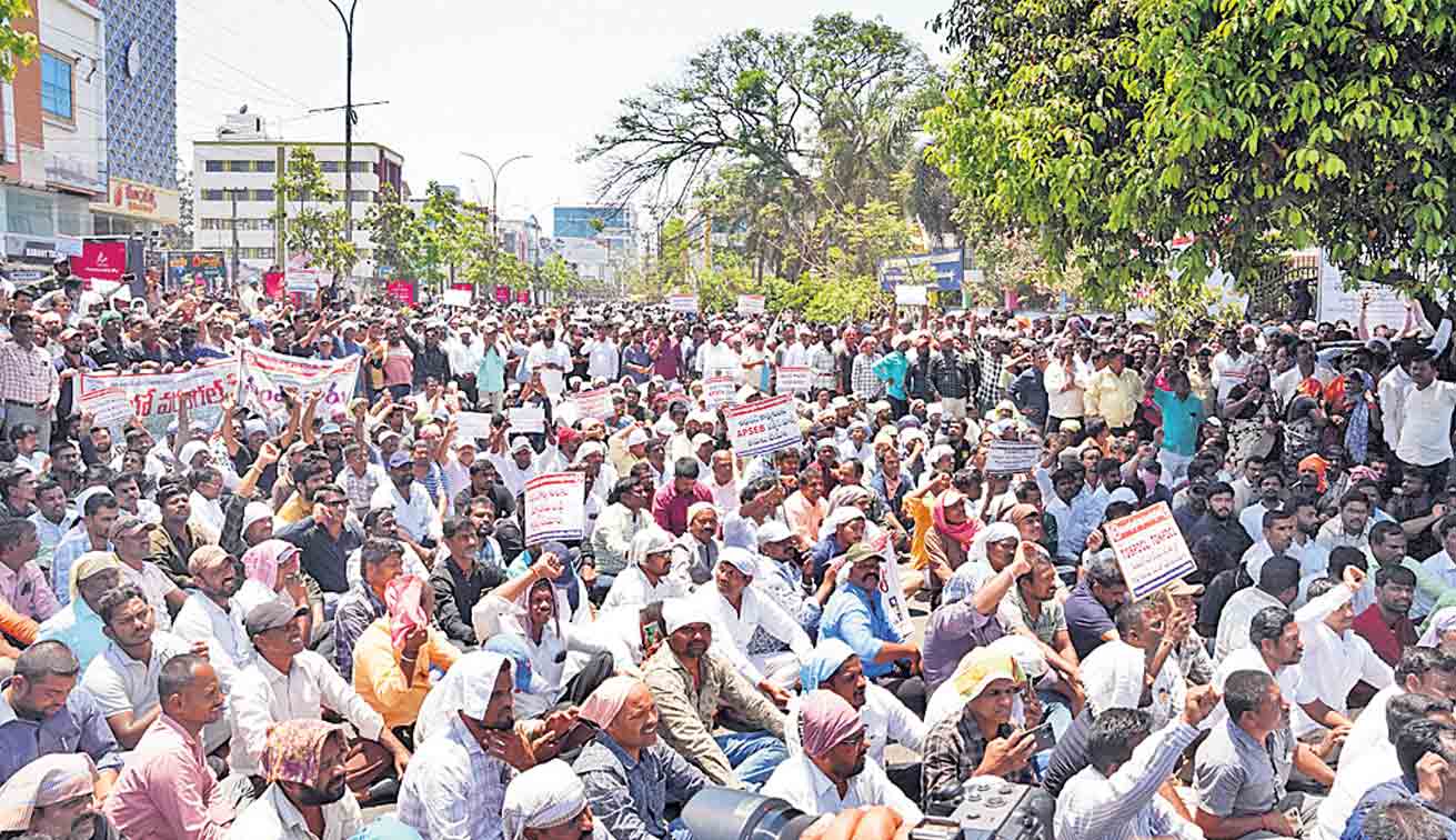 ఉద్యోగ లోకం.. ఉద్యోమ పథం.. యుద్ధభేరి మోగించిన ఉద్యోగ, ఉపాధ్యాయ, కార్మిక సంఘాలు