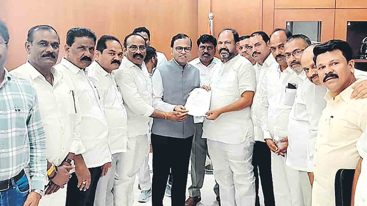 51% ఫిట్‌మెంట్‌తో పీఆర్సీ ప్రకటించాలి.. సీఎస్‌ రామకృష్ణారావుకు ఉద్యోగుల జేఏసీ నోటీసు