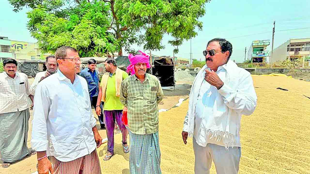 రైతులంటే సర్కారుకు లెక్కలేదా..?