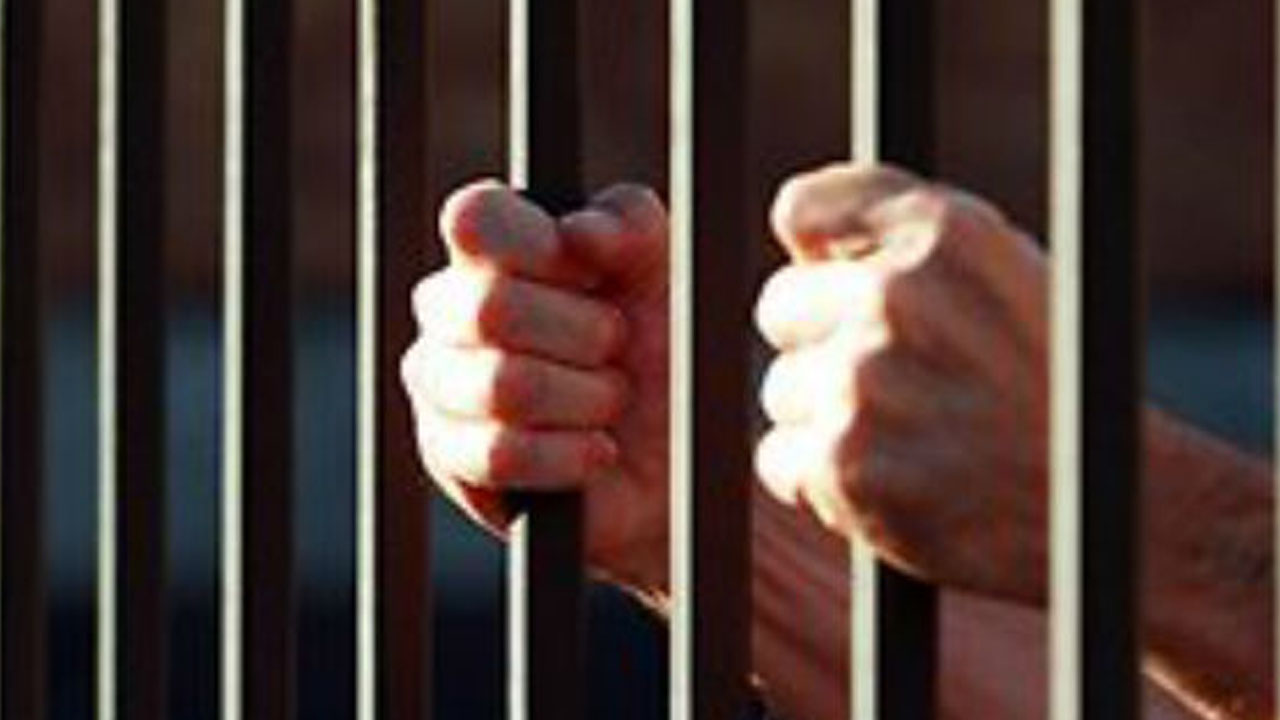 Jail Inmate Escape | చంచలగూడ జైలు ఖైదీ పరారీ .. ముమ్మరంగా పోలీసుల గాలింపు