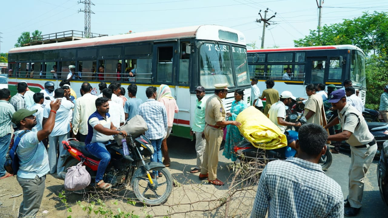 Corn Farmers Protest | మొక్కజొన్న రైతుల ధర్నా ..కాంటా చేసిన ధాన్యాన్ని తరలించాలని డిమాండ్