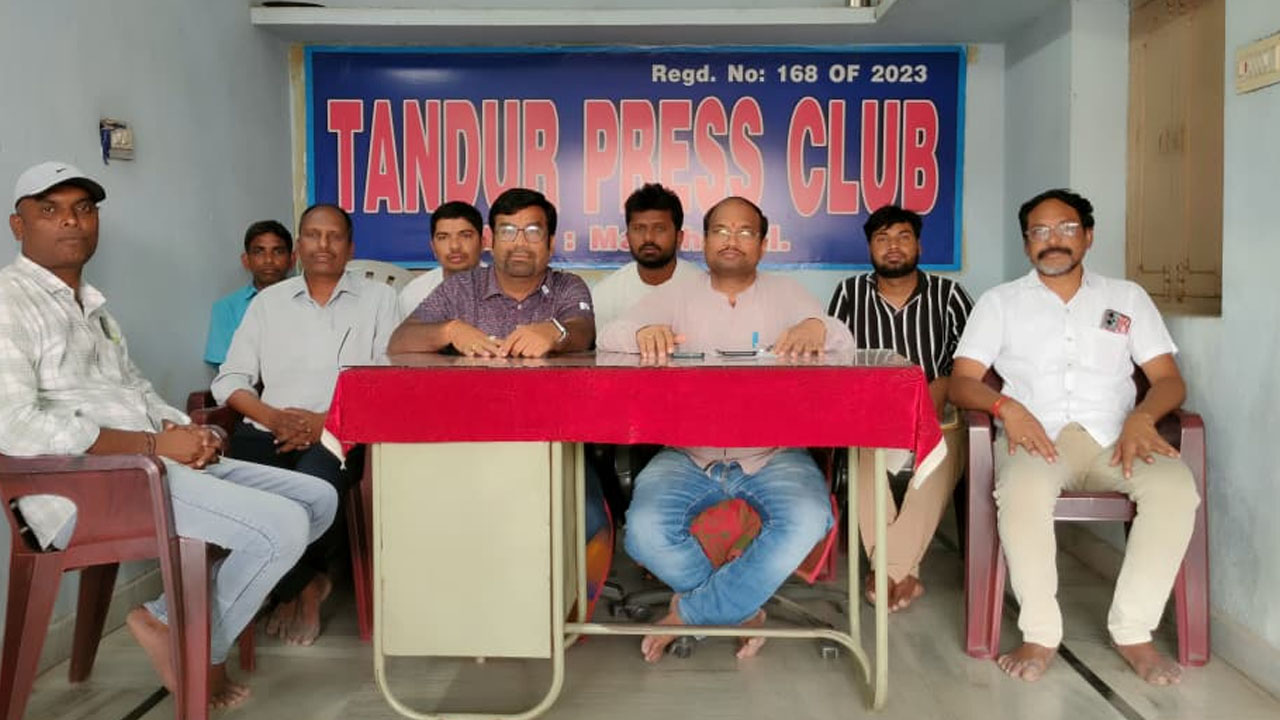 Fertilizer Company | ఎరువుల కంపెనీ యాజమాన్యాల ఆంక్షలు నిలిపివేయాలని దుకాణాల బంద్‌