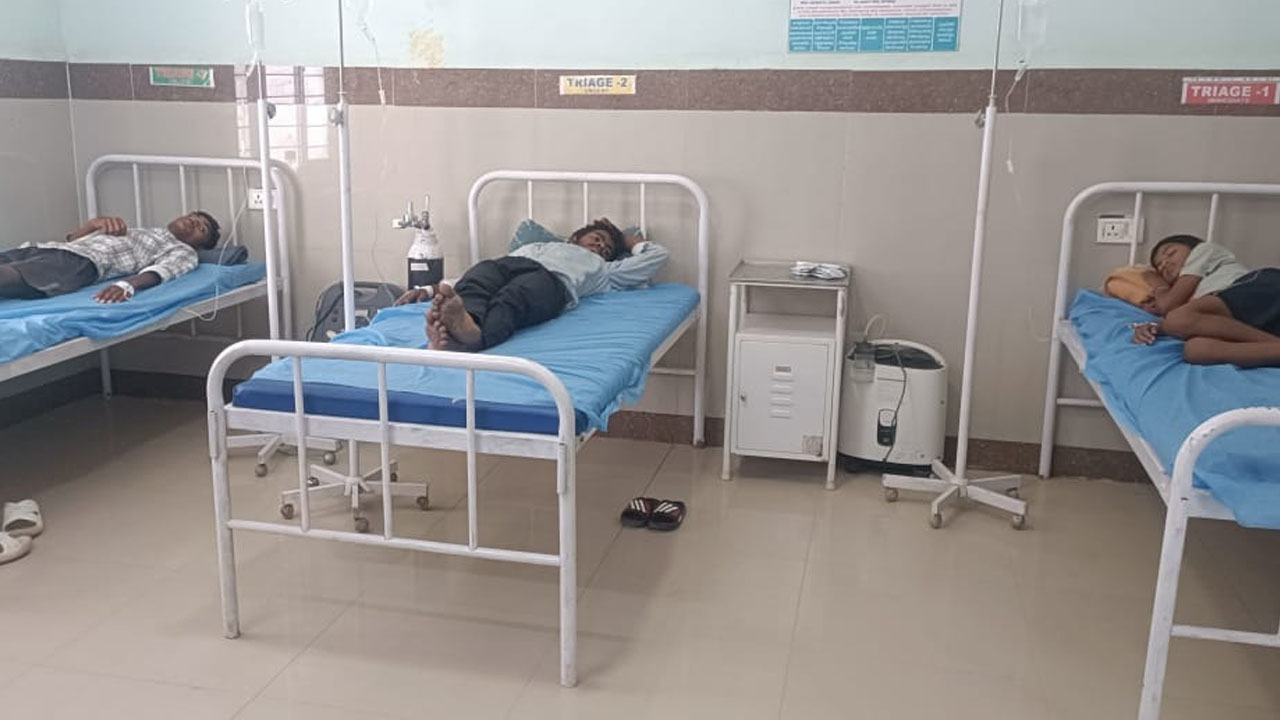 Food Poison | ఆశ్రమ పాఠశాలలో ఫుడ్‌పాయిజన్‌..ఆరుగురు విద్యార్థులకు అస్వస్థత
