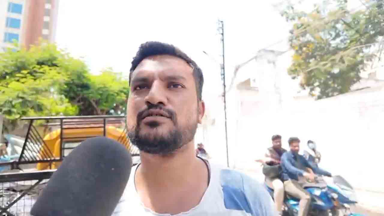 Footpath Shops | రేవంత్‌ రెడ్డి వచ్చినంక నిద్ర కూడా రానంత భయమేస్తుంది.. చిరు వ్యాపారి ఆవేదన