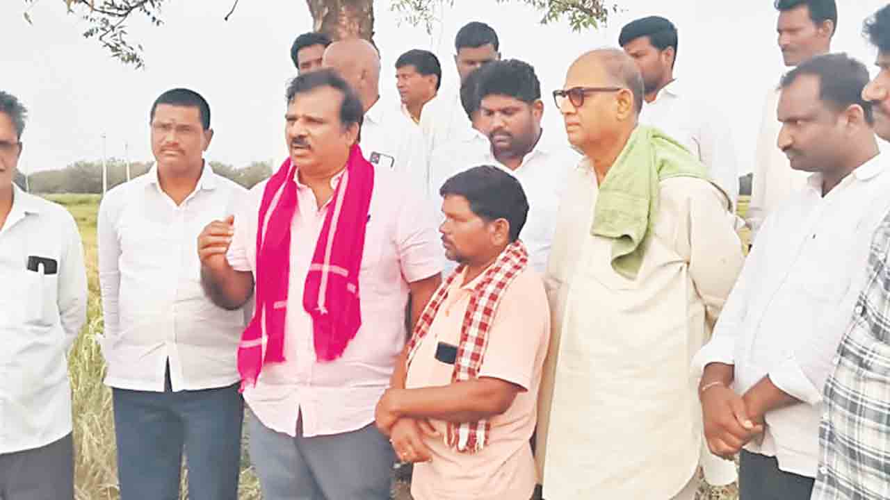 కమీషన్ల కోసమే కాలువ పనుల కాలయాపన