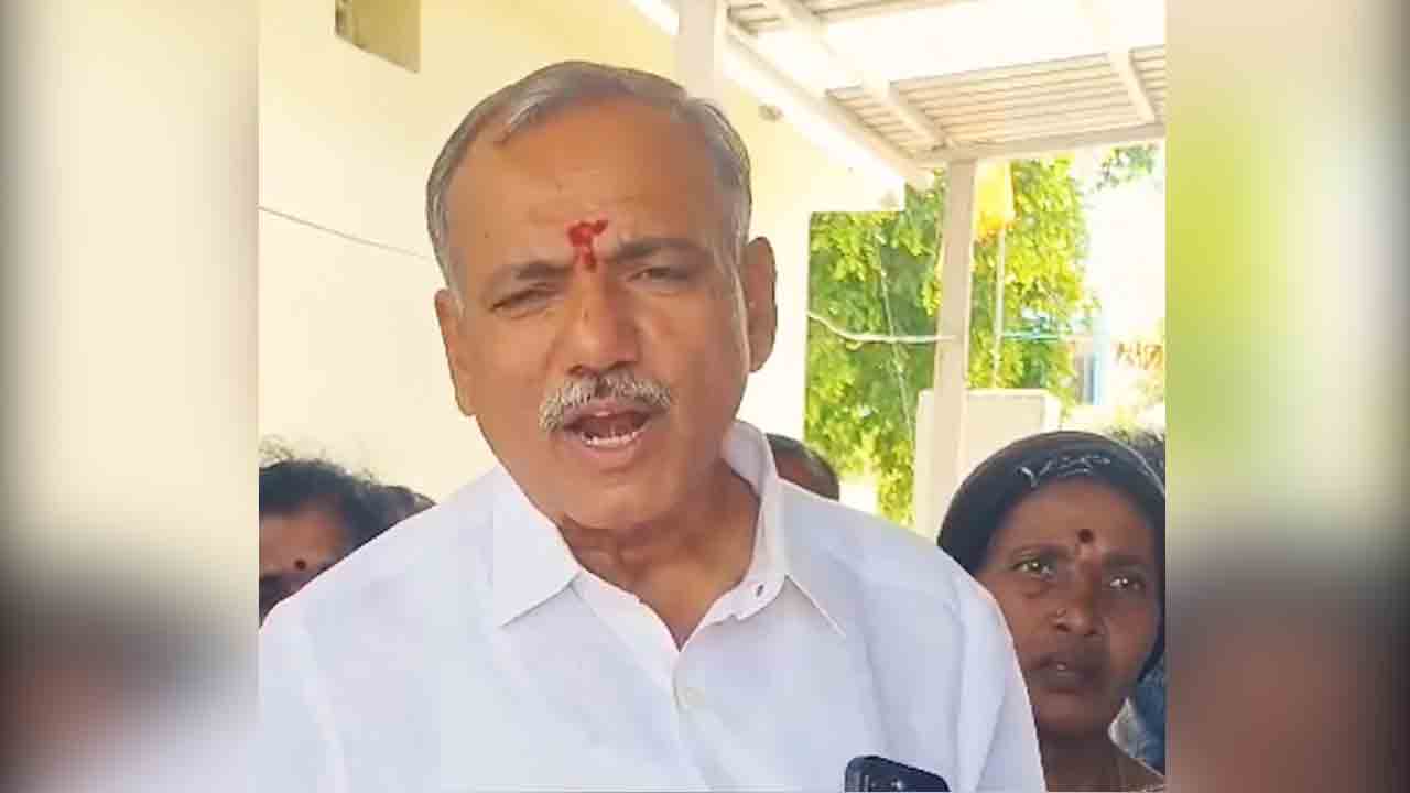 Gandra Venkata Ramana Reddy |  చేనేత కార్మికుల పొట్ట కొడుతున్న కాంగ్రెస్‌ సర్కార్‌ : గండ్ర వెంకటరమణారెడ్డి