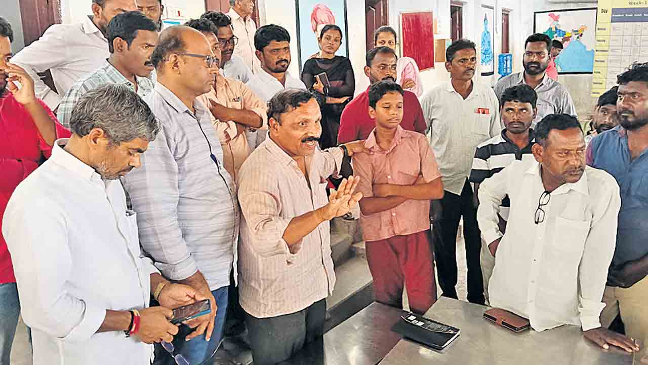 గంగాధర గురుకుల ప్రిన్సిపాల్‌ సస్పెన్షన్‌.. గురుకుల కార్యదర్శి ఉత్తర్వులు