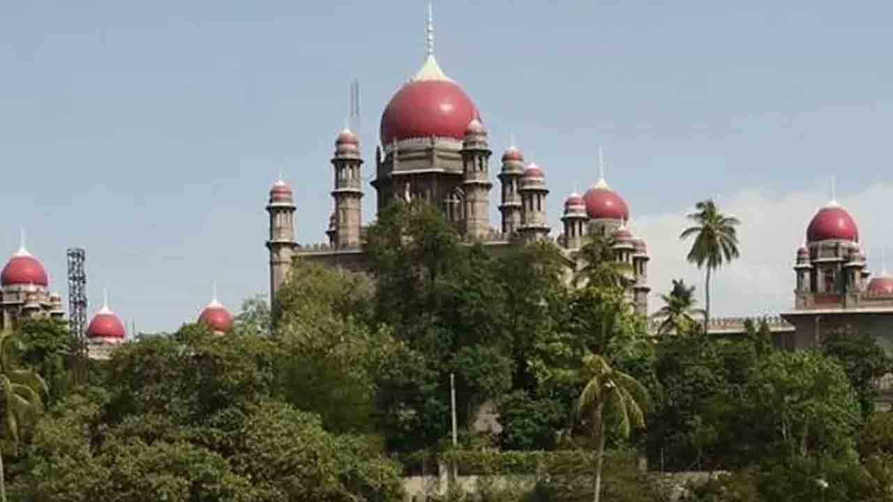 ఫిరాయింపు ఎమ్మెల్యేలకు హైకోర్టు నోటీసులు.. కౌంటర్లు దాఖలు చేయాలని ఆదేశం