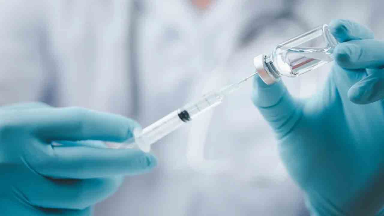 హెచ్‌పీవీ టీకాతో క్యాన్సర్‌కు అడ్డుకట్ట!.. పురుషుల్లో సగానికి తగ్గనున్న ముప్పు