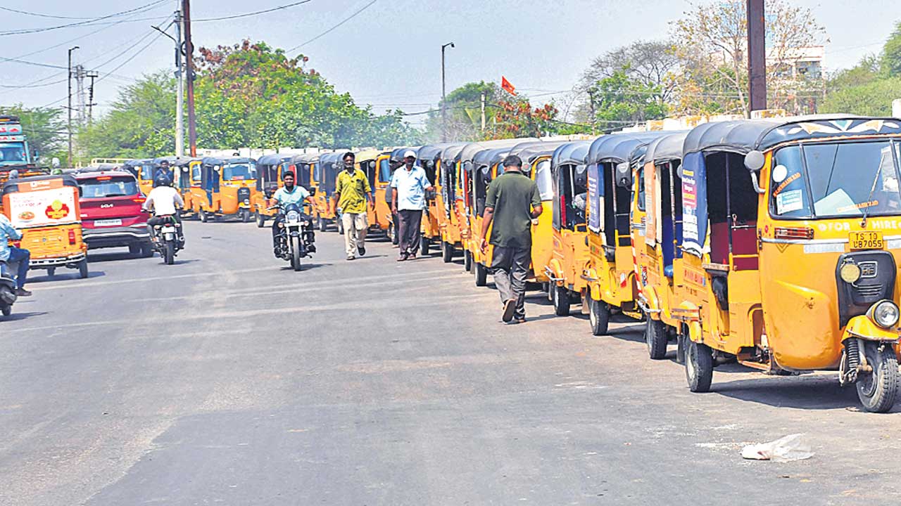 ఆటోలకు ఇంధన కష్టాలు