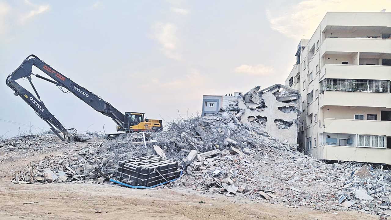 ఐలాపూర్‌ భూములపై విచారణ కమిటీ