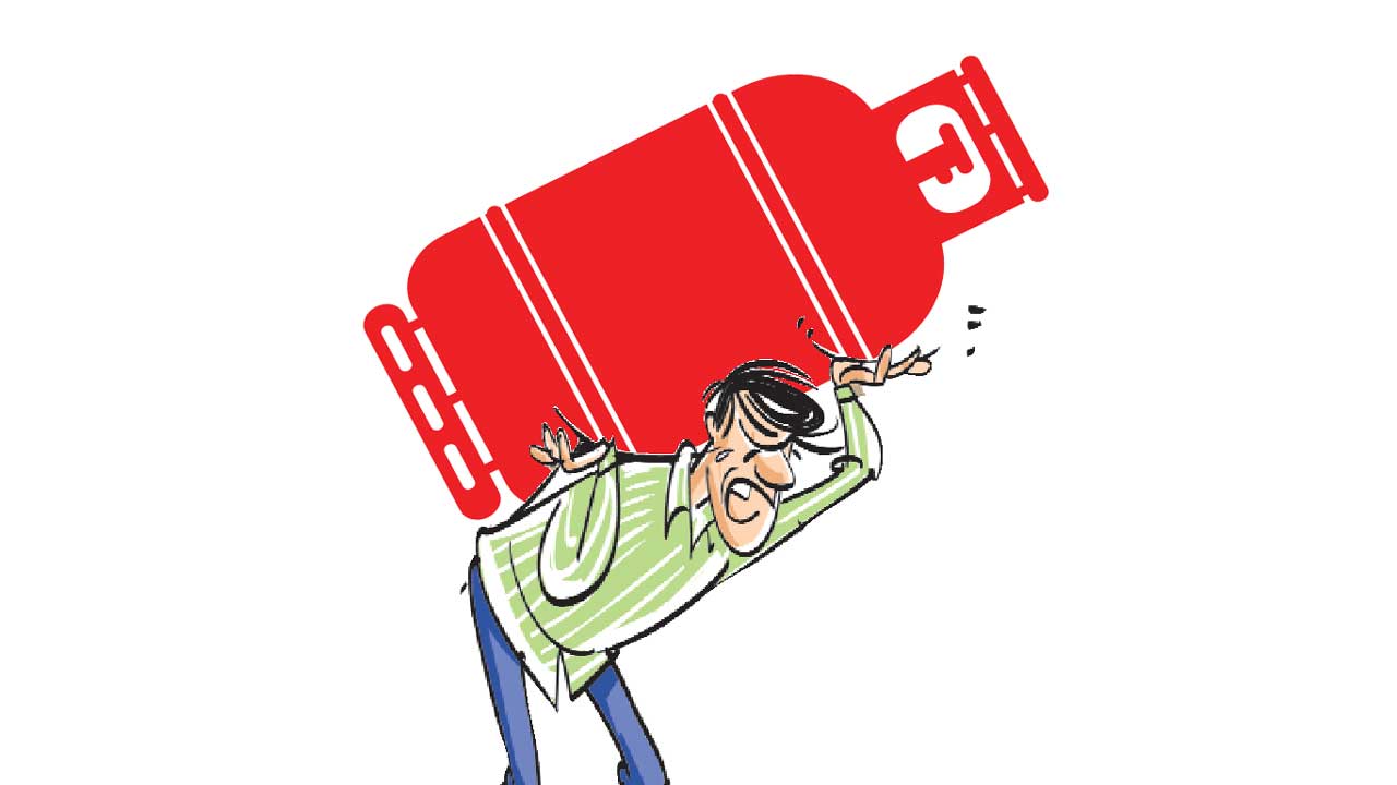 స్నేహితుడిని పార్టీకి పిలిస్తే సిలిండర్‌ ఎత్తుకెళ్లాడు