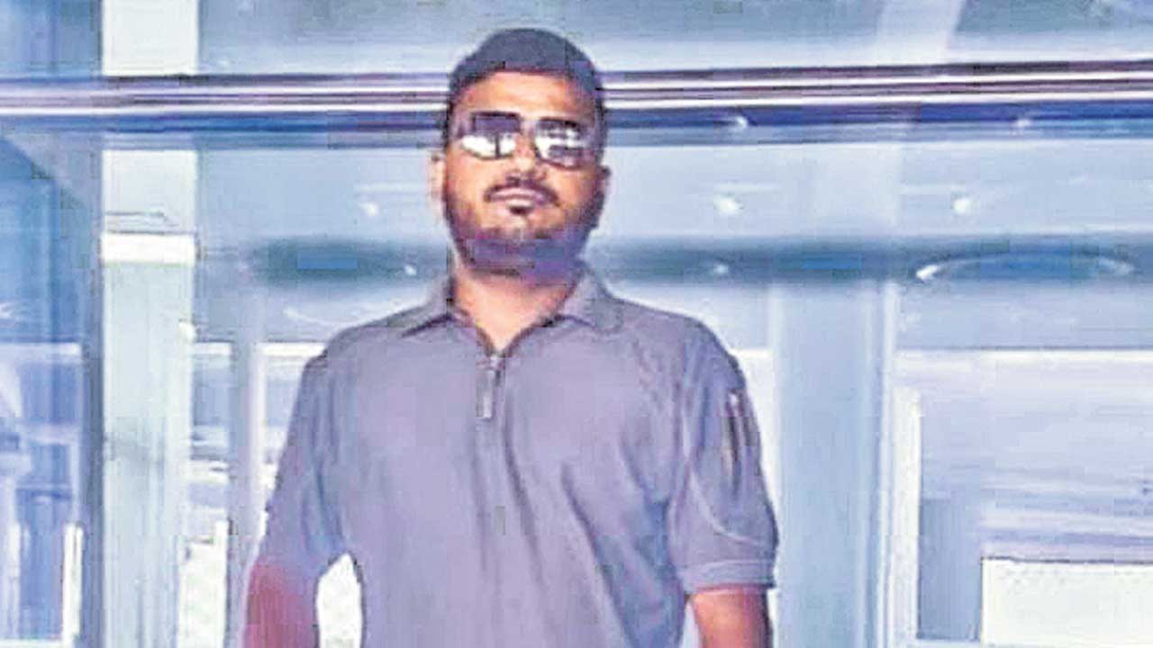 ఎయిర్‌పోర్టులో నకిలీ సీఐఎస్‌ఎఫ్‌ అధికారి