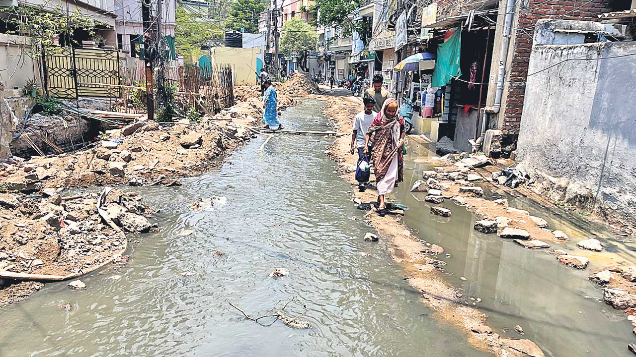 దేవరకొండ.. దీనస్థితి ముంచెత్తుతున్న డ్రైనేజీ