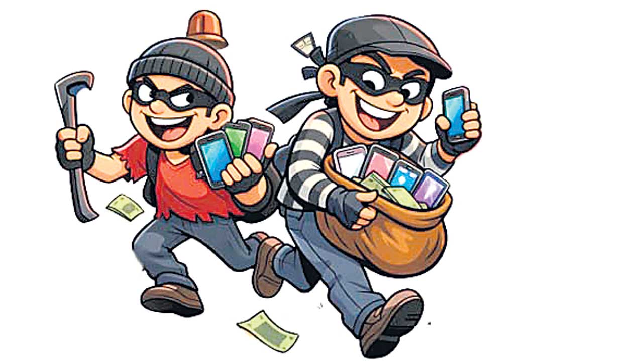 రెచ్చిపోతున్న సెల్‌ఫోన్‌ స్నాచర్లు