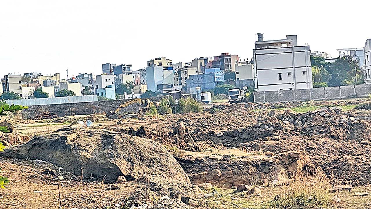 దర్జాగా కబ్జా!