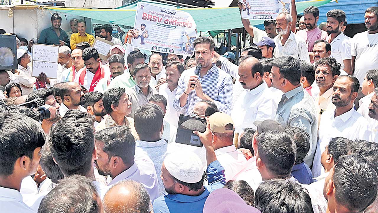 కమేళా మూసివేత.. పెల్లుబికిన ఆగ్రహం