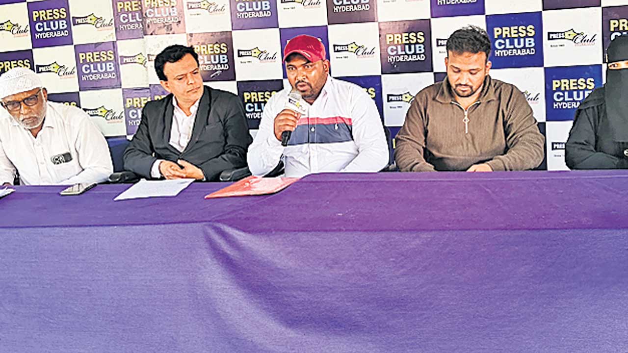 ఫిర్యాదు చేసేందుకు వెళ్తే.. తప్పుడు కేసులు