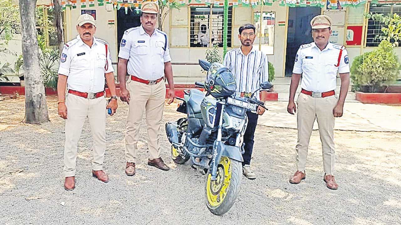 గూగుల్‌ మ్యాప్‌ను నమ్ముకుని అవుటర్‌పైకి వచ్చాం