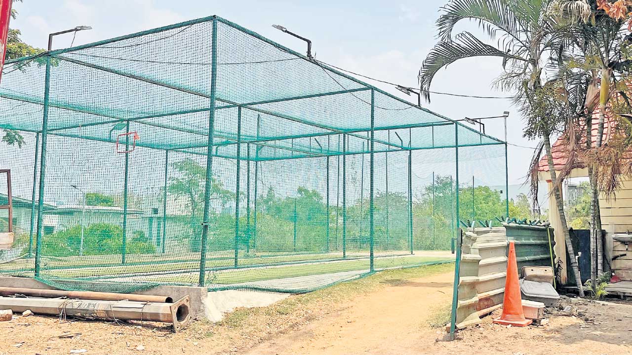 బల్దియా స్థలంలో తిష్ట