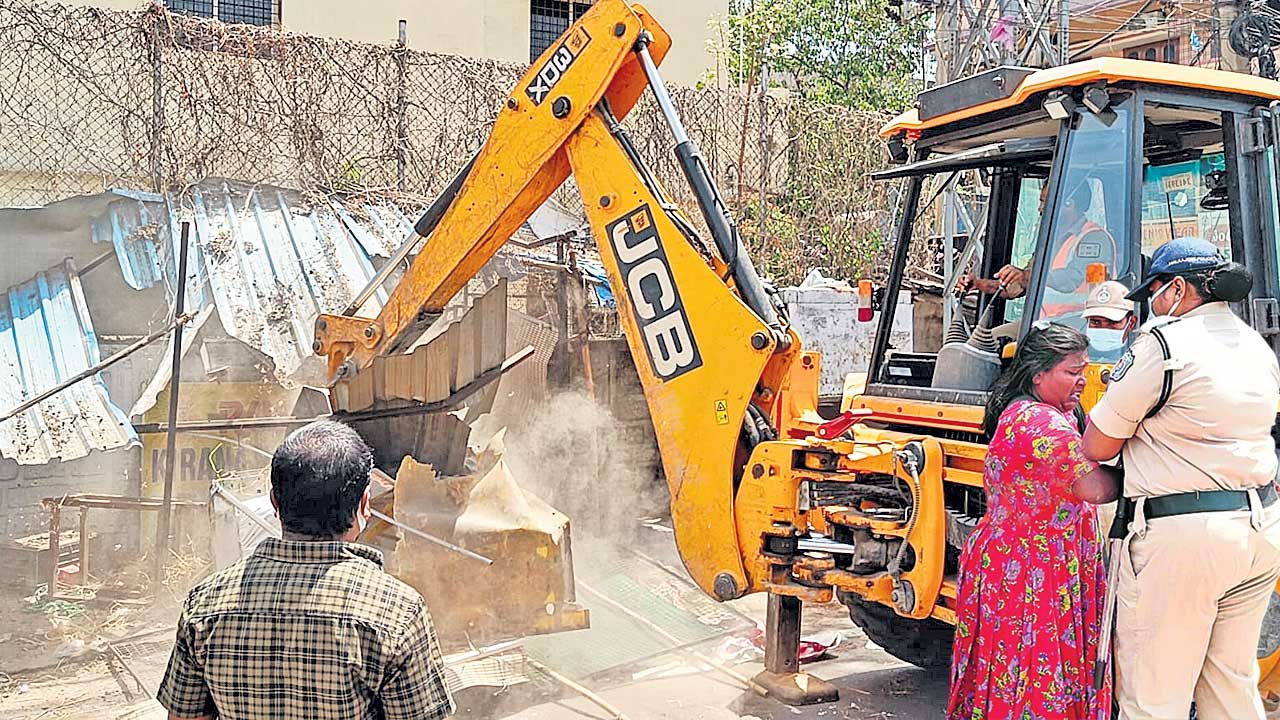 గర్జించిన బుల్గోజర్లు