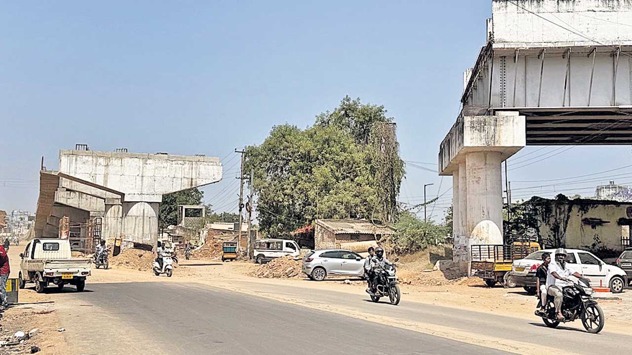 ఆర్‌వోబీ ఆలస్యం.. ఆమరణ దీక్షకు పిలుపు