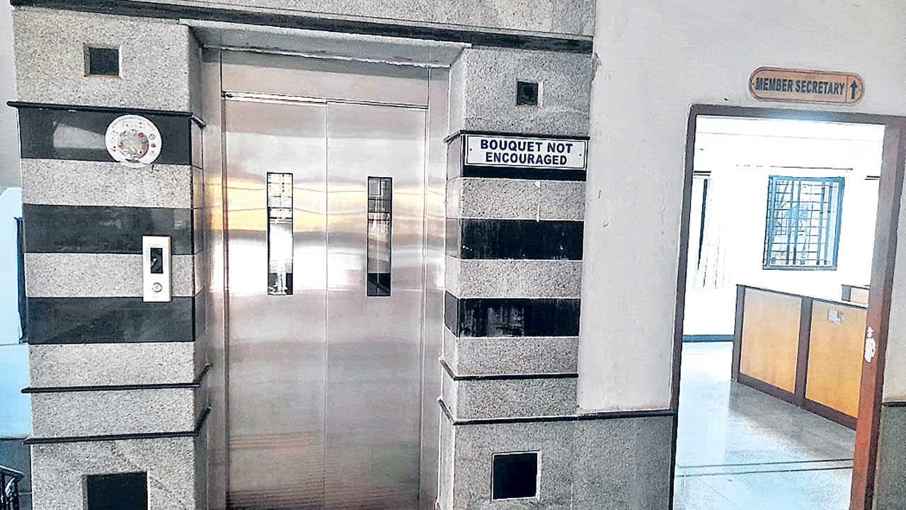 పీసీబీలో లిఫ్ట్‌ పేరిట.. రూ.11.71 లక్షలు స్వాహా