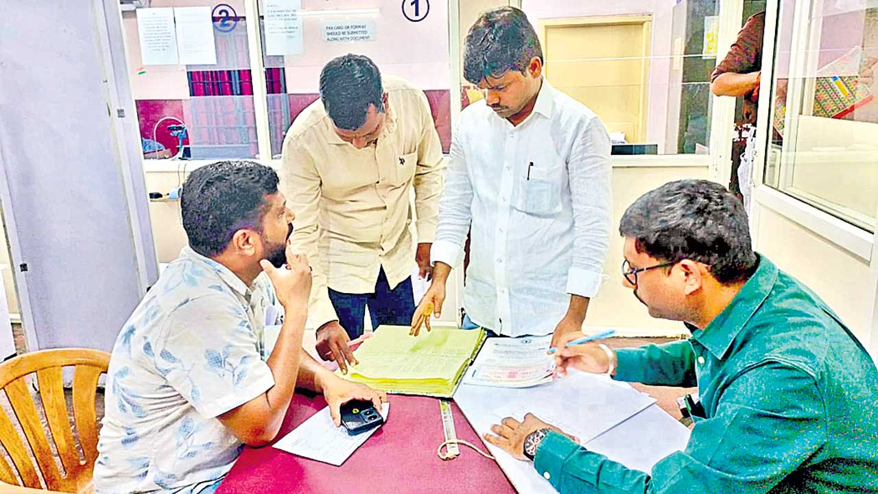 ఆజంపురా సబ్‌ రిజిస్ట్రార్‌ ఆఫీస్‌లో సోదాలు