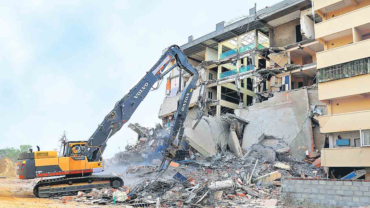 ఆగని కూల్చివేతలు.. ఐలాపూర్‌లో మళ్లీ దూసుకొచ్చిన హైడ్రా బుల్డోజర్‌