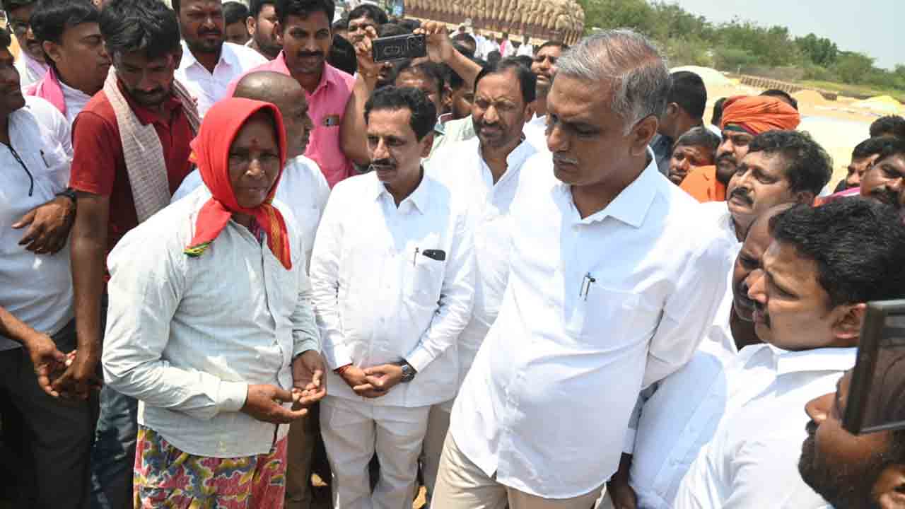 Harish Rao | తానేదర్ పల్లి ఐకేపీ కేంద్రాన్ని సందర్శించిన హరీష్ రావు