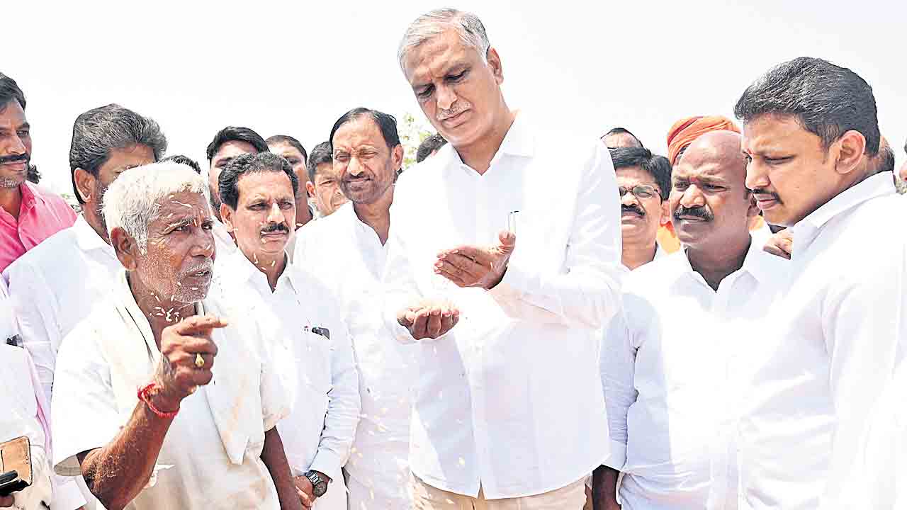 క్వింటాల్‌కు ఐదు కిలోలు దోచుకుంటున్నరు