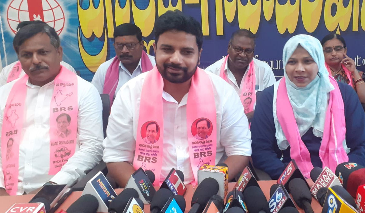 Godavarikhani | ఎరువుల కర్మాగారం ఉద్యోగ బాధితులకు దళారుల నుంచి డబ్బులు ఇప్పించాలి.. బీఆర్ఎస్ రాష్ట్ర నాయకుడు హరీష్ రెడ్డి