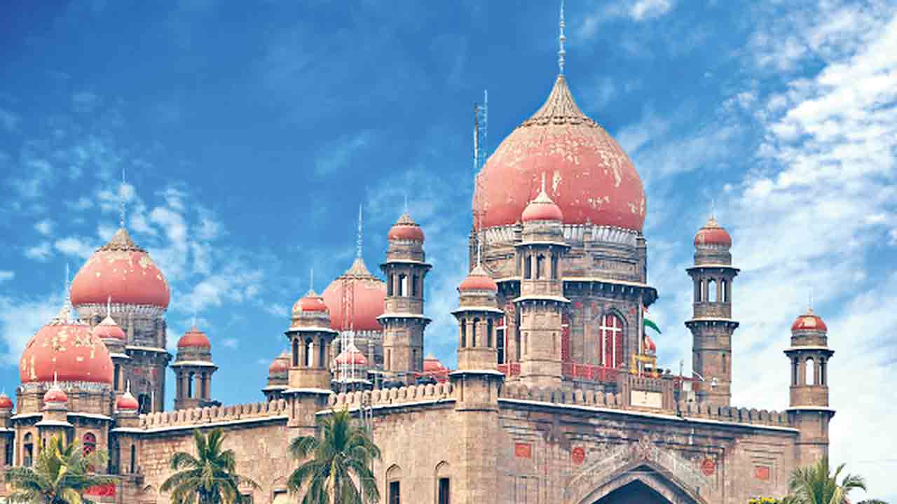 ఆదేశాలు అమలు చేయకపోతే కోర్టుకు రండి.. ఉన్నతాధికారులకు హైకోర్టు ఆదేశం