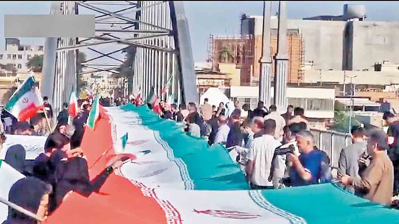 మేము సైతం!.. సైన్యంలోకి 12 ఏండ్ల పిల్లలు, మాజీ సైనికులు