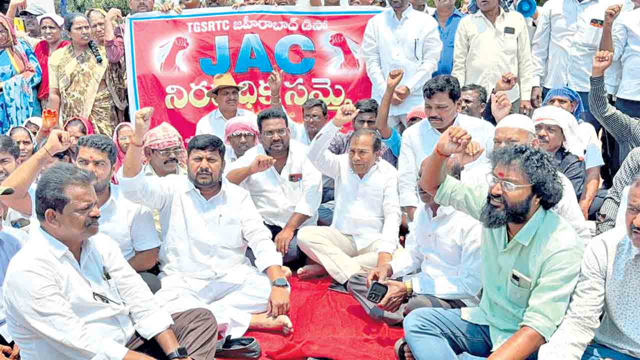 హైకోర్టు తీర్పు కాంగ్రెస్‌కు చెంపపెట్టు.. ఆర్టీసీ కార్మికుల డిమాండ్లు నెరవేర్చాలి