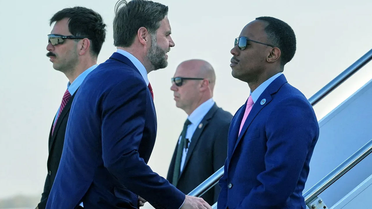 US-Iran talks | అమెరికా-ఇరాన్‌ మధ్య శాంతి చర్చలు.. పాకిస్థాన్‌కు చేరిన అమెరికా ఉపాధ్యక్షుడు