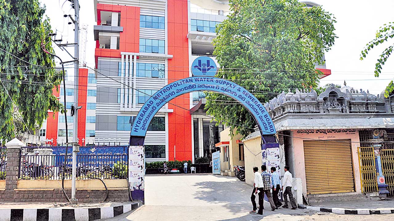 జెట్టింగ్‌ యంత్రాల టెండర్లలో ఆయనదే గుత్తాధిపత్యం