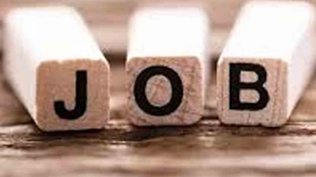 జాబ్‌ కోల్పోవడంతో టెకీ ఆత్మహత్య.. హైదరాబాద్‌ ట్యాంక్‌బండ్‌లో దూకి బలవన్మరణం