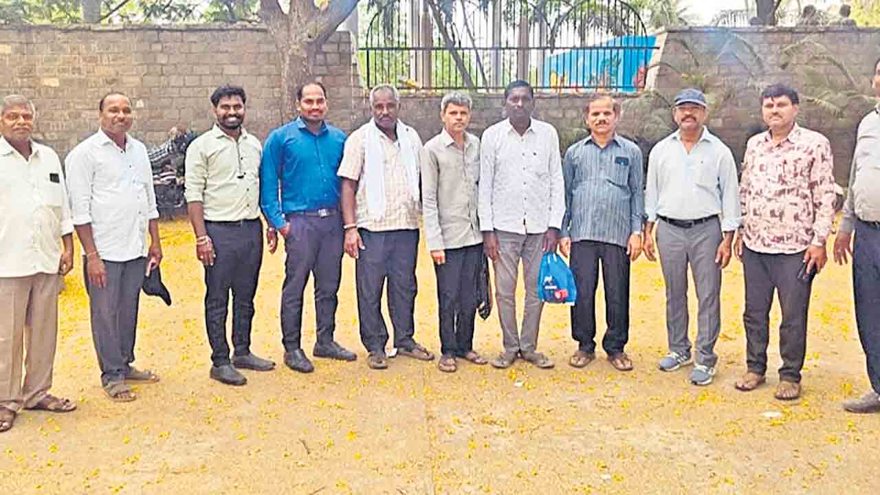 డీఎస్సీ 1998 క్వాలిఫైడ్‌ అభ్యర్థులకు ఉద్యోగాలివ్వాలి